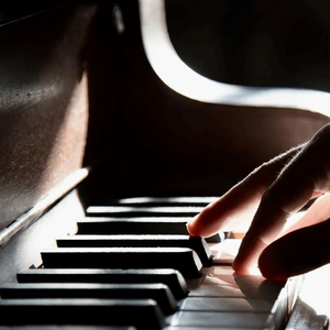 张柏芝吃鸡图片原图高清
